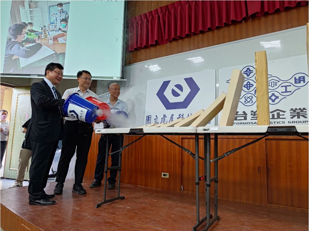 開幕儀式：空氣砲結合骨牌.jpg