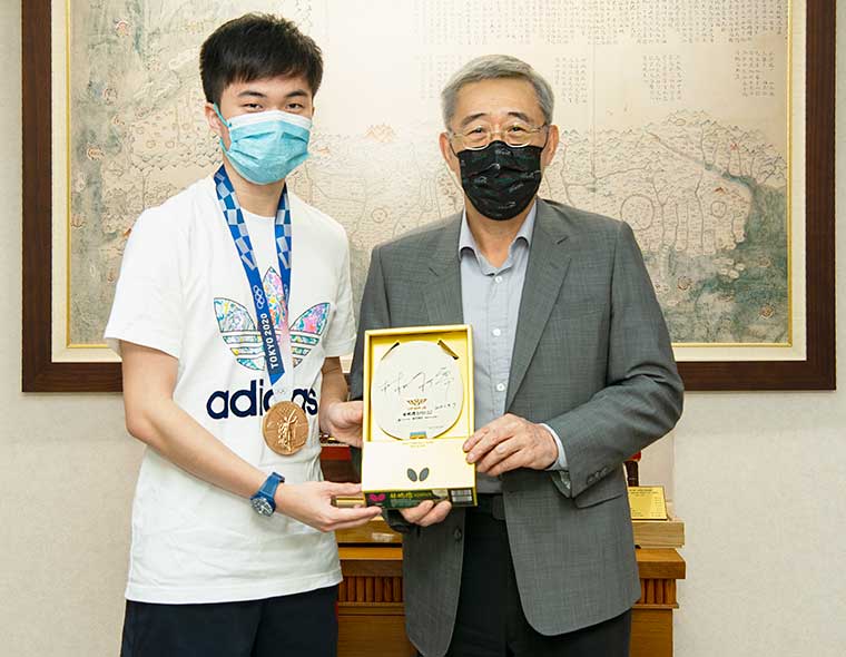 Table Tennis Mixed Doubles Bronze Medalist Lin Yun-Ju Visits Formosa Plastics Group to Thank Wong Wen-Yuan, Chairman of Formosa Plastics Group and Chairman of the Wang Jhan-Yang Charitable Trust for Cont inuous Support
